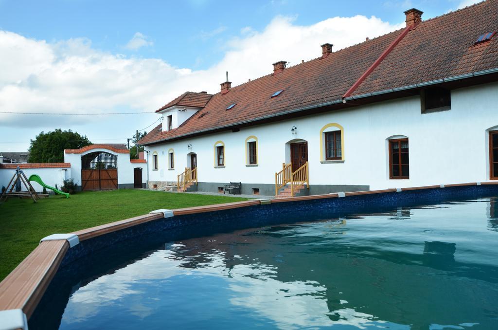 Апартаменты Blazkuv Statek Malsice Экстерьер фото